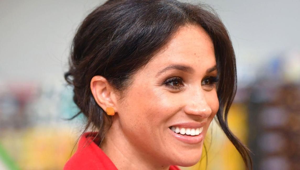 Meghan Markle: trucul prin care ascunde firele albe de păr