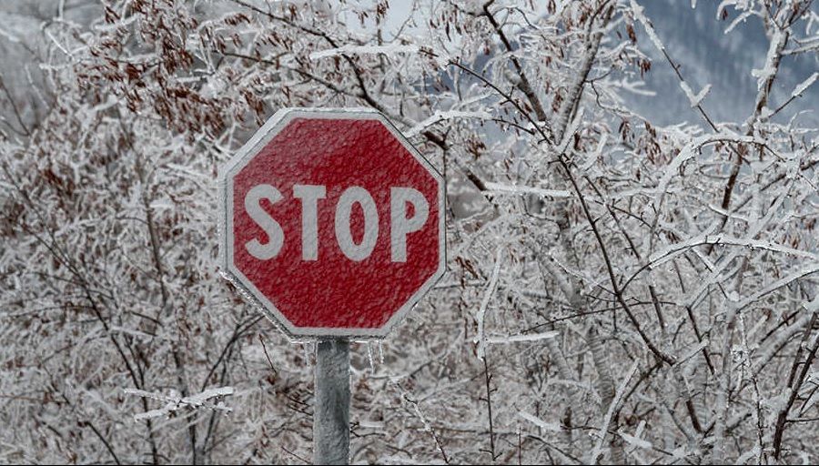 Ploaie înghețată la Sinaia: 100 de turiști au rămas izolați pe munte