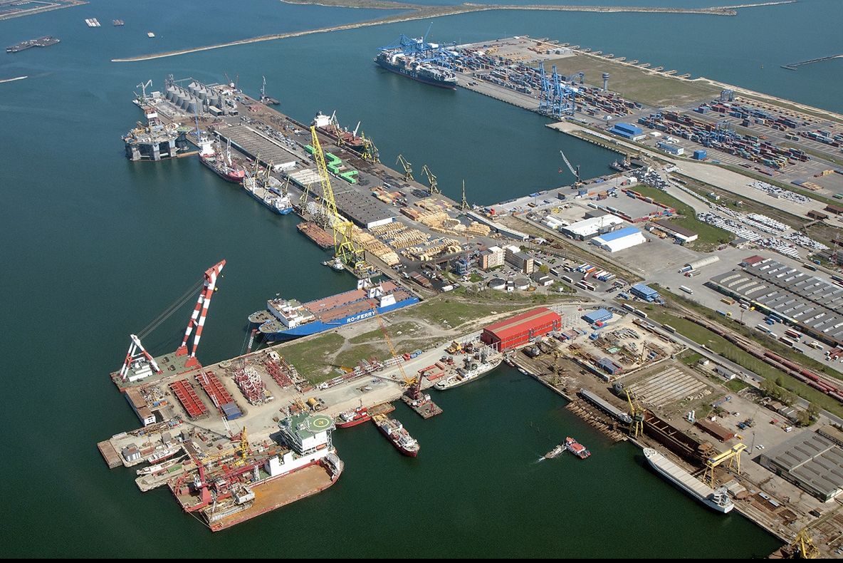 Ministrul Transporturilor a trimis Corpul de control la Administraţia Porturilor Maritime