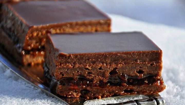 Prăjitură fabuloasă din numai două ingrediente. Rețeta pe care puțini o știu 