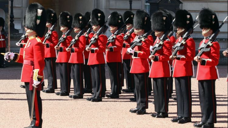 Cum au cântat Bohemian Rhapsody gărzile de la Buckingham VIDEO