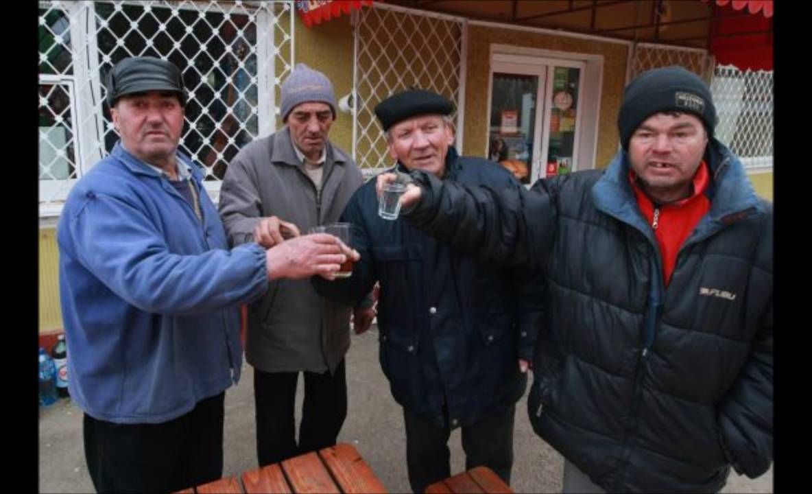 Românii, cei mai însetați dintre europeni. Câți bani dăm pe alcool
