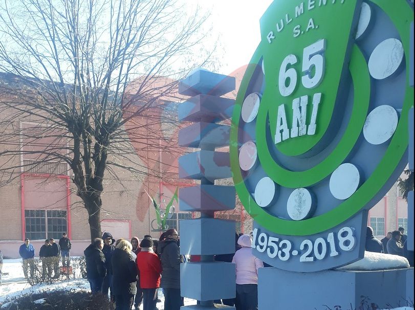 Greva muncitorilor de la fabrica de rulmenți din Bârlad continuă (VIDEO)