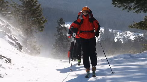 Trei turişti, între care un copil, rătăciţi în Făgăraş, recuperaţi după mai bine de 12 ore 
