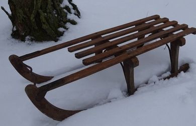 Copil mort la săniuș, după ce a fost lovit de o mașină