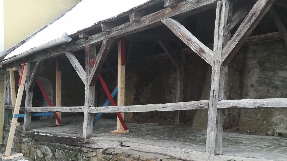 Situație revoltătoare! Cetatea Sighișoarei, sprijinită cu proptele de lemn