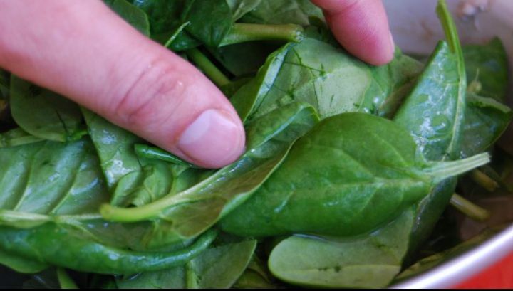 Leguma verde care te poate otrăvi. Sigur ai consumat-o şi tu fără să ştii asta