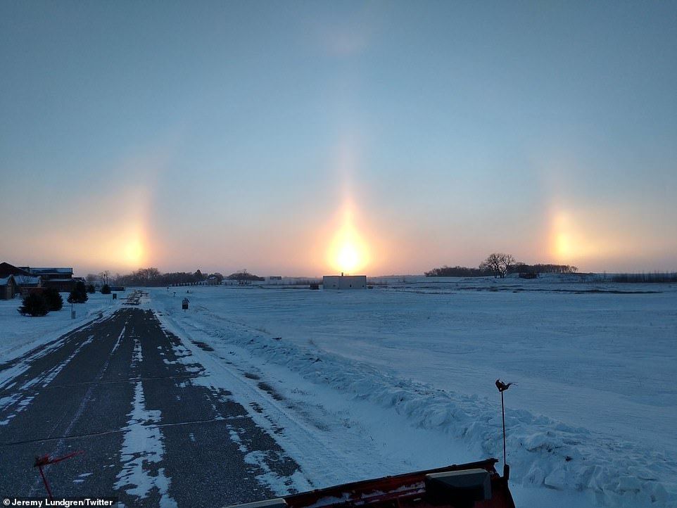 Gerul din SUA aduce soarele "multiplicat". Imagini cu fenomenul "sun dog"