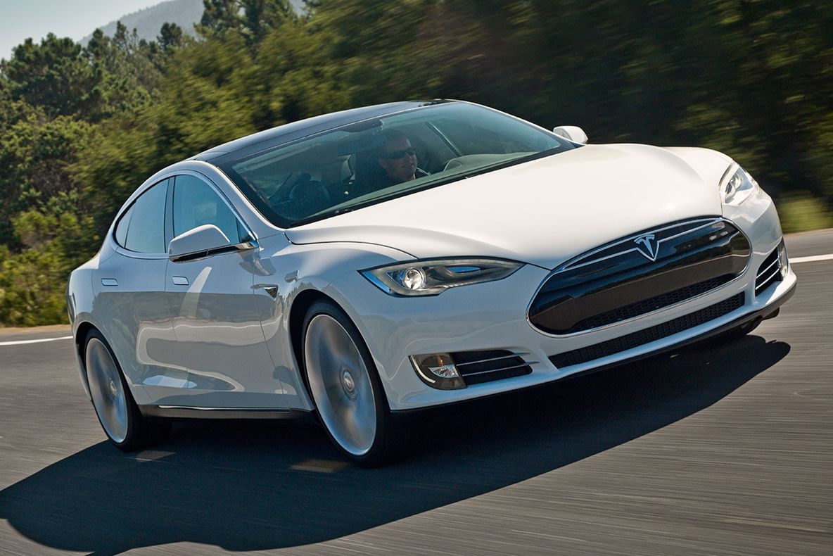 Oraşele din România în care Tesla va instala câte o staţie de încărcare rapidă Supercharger