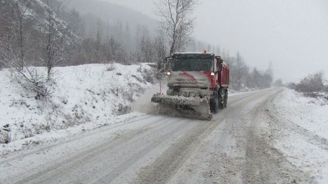 Atenție șoferi! Trafic rutier oprit pe un drum naţional
