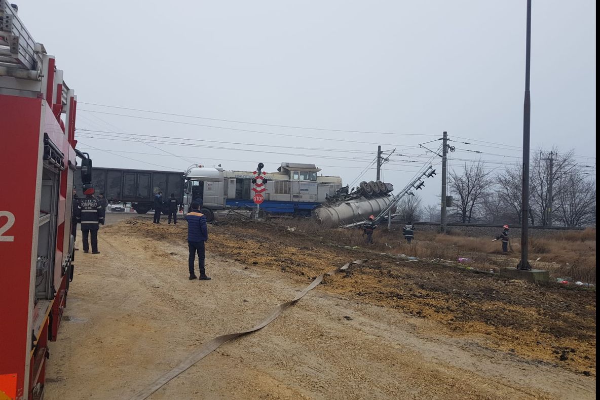 La un pas de tragedie în Portul Constanța: cisternă plină cu 30 de tone de motorină lovită de tren