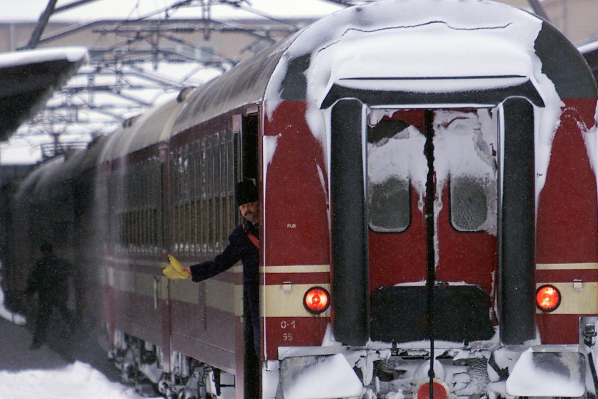 Trenul Bucureşti–Galaţi, blocat trei ore într-o staţie