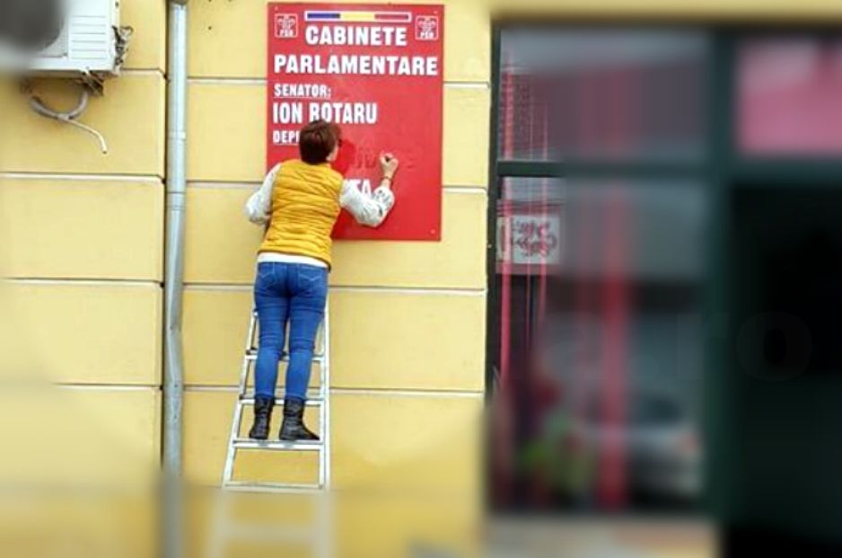 Numele demisionarului Mihai Tudose, șters de pe panoul de la sediul PSD Brăila. Reacția lui Ponta