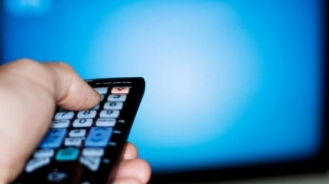 Un analist s-a prăbușit de pe scaun, în direct la TV