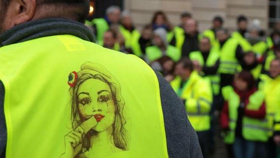 VIDEO Încă o zi cu proteste violente în Franța. Ciocniri la Paris între Vestele Galbene şi poliţie