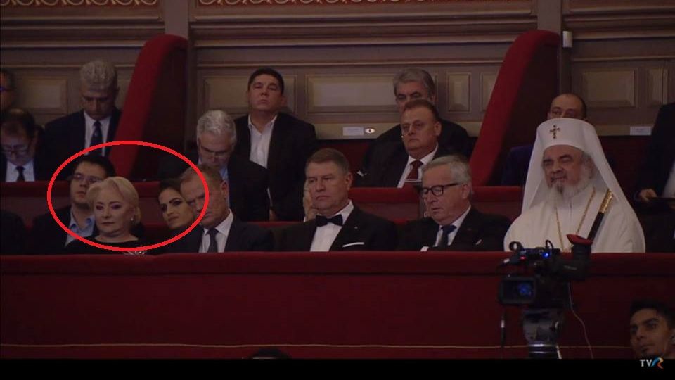 Viorica Dăncilă şi-a adus fiul şi nora la "oficială", să-i vadă pe Tusk şi Juncker