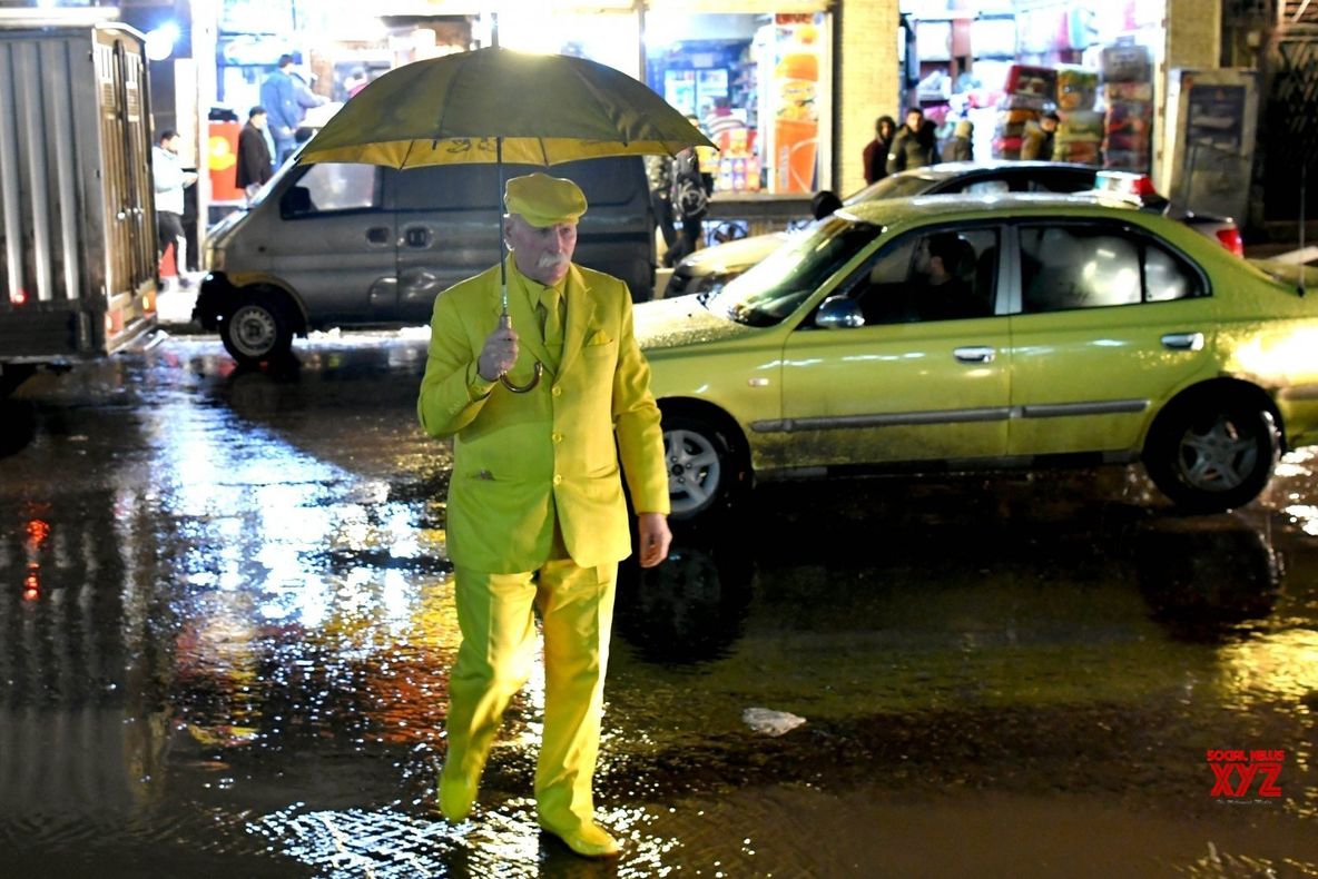 „Omul galben” din Aleppo. Povestea bărbatului care poartă aceeaşi culoare de o viață