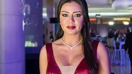 Cum e rochia pentru care o actriță din Egipt riscă închisoarea pentru "desfrânare" FOTO