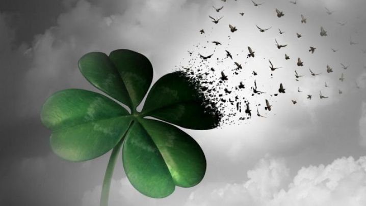 Dacă îți apar aceste semne înseamnă că porți karma familiei tale