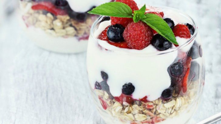 Miraculoasa dietă cu fulgi de ovăz şi iaurt. Aşa scapi repede de kilogramele în plus