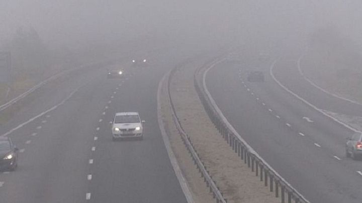 Avertizare de ceață și vânt puternic pe autostrada A2. Anunțul INFOTRAFIC