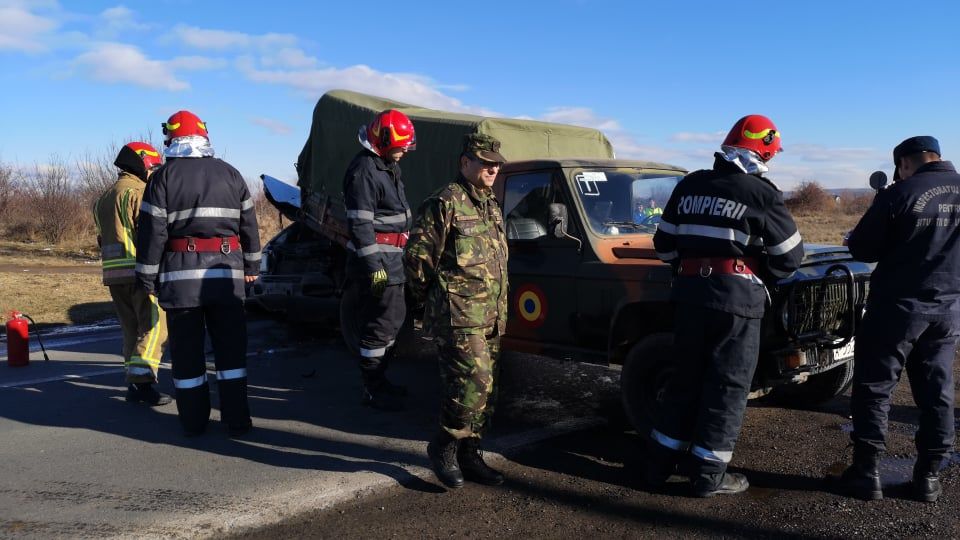 Accident uluitor! A fost implicată o mașină a MApN, iar un militar e rănit