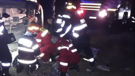 Tragedie. O tânără a murit după ce a rămas blocată sub mașină