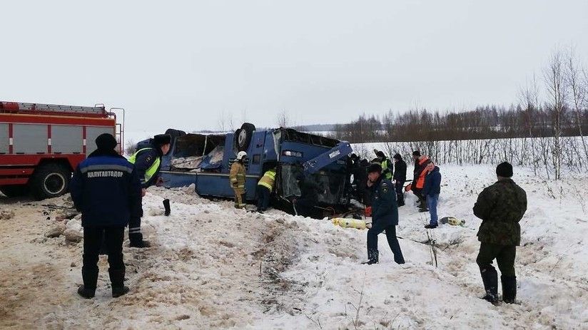 Accident de maşină îngrozitor: cel puţin 7 morţi şi 32 de răniţi. Mulți copii printre victime
