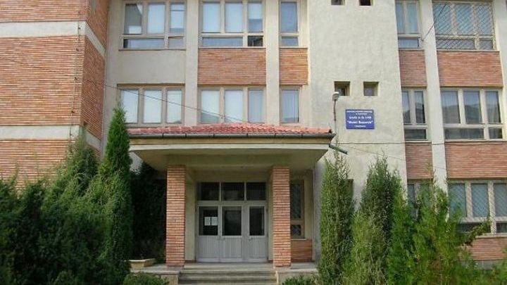 Anchetă la Târgoviște după ce un profesor de mate a pălmuit un elev. Motivul incredibil