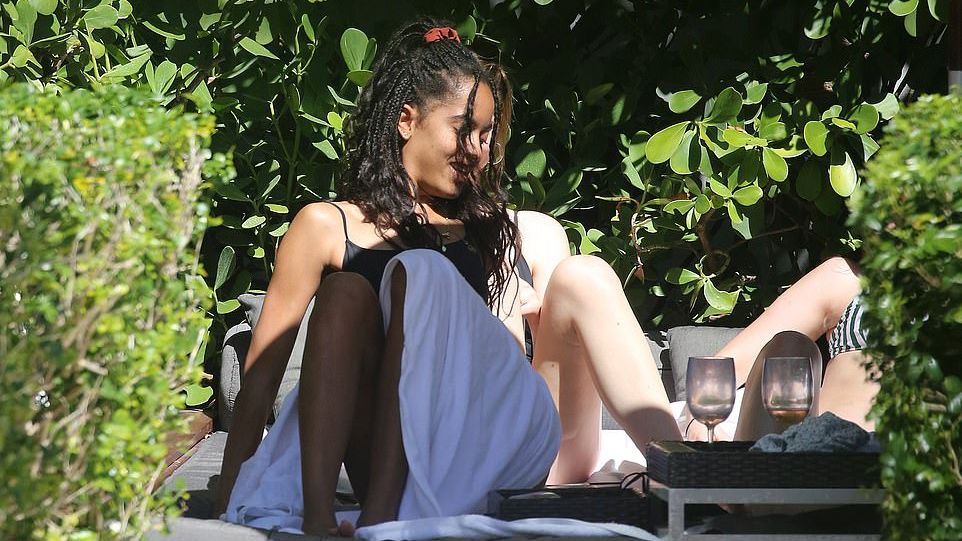 Ipostaza rușinoasă în care apare fiica lui Barack Obama. A încălcat legea!