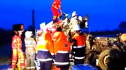 Accident grav cu două autotrenuri la Drăgănești Vlașca