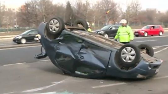 Accident cu 3 maşini în faţa Parlamentului, unde se întâlnesc PSD-iştii în CEx