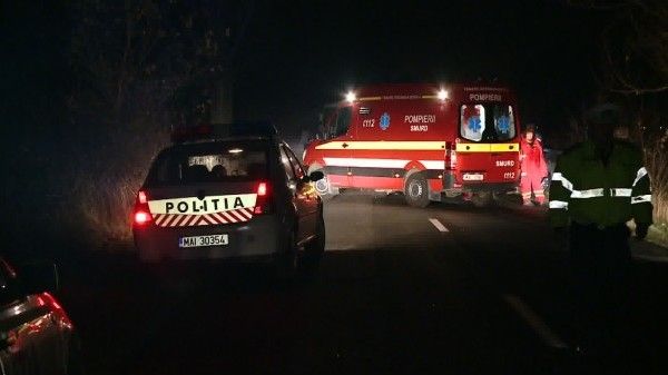 Tragedie cumplită! A murit, după ce a intrat cu mașina în copac
