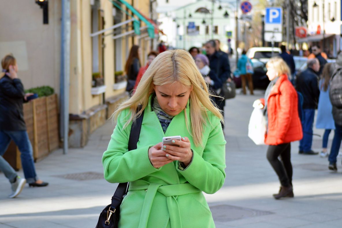 Dacă te sună un necunoscut și te întreabă "Mă auziți acum?", închide imediat telefonul!