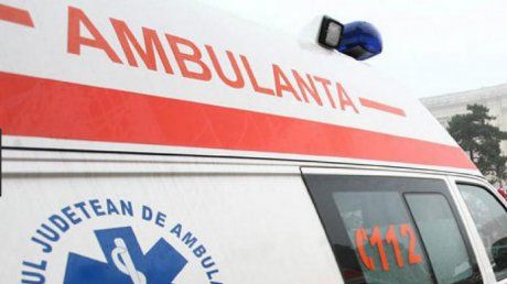 Fetița care a murit după ce a căzut din microbuz stătea pe o bancă improvizată