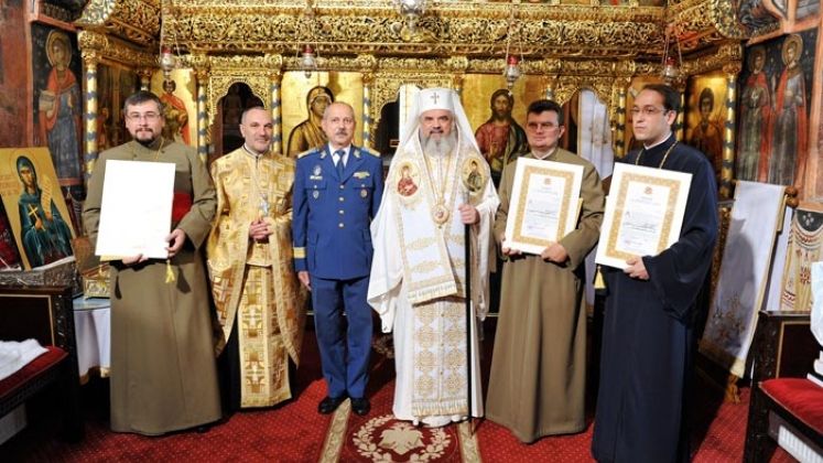 În ce mai au încredere românii? Unde se mai află Armata și Biserica?