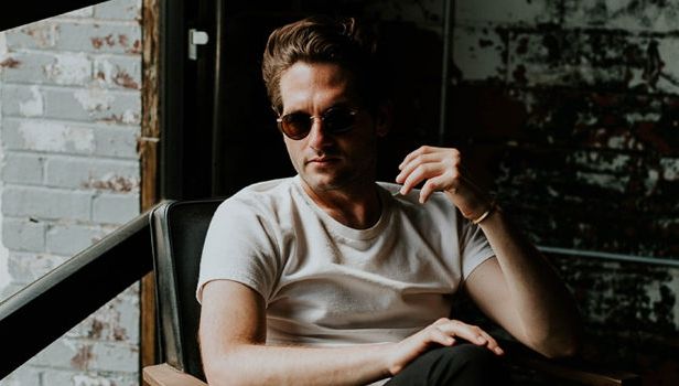 La ce vârstă se maturizează, cu adevărat, bărbații? E ÎNFRICOȘĂTOR! 