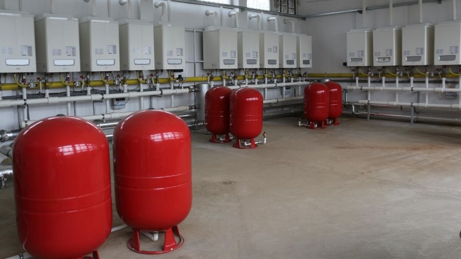 Liceul din Galați cu 33 de centrale termice. Cum se toacă banii publici în România