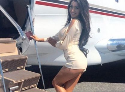Chloe Mafia, XXX star, a pilotat un avion de pasageri, în timp ce căpitanul o pipăia