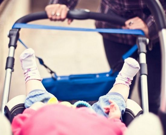 Profesoară acuzată că a atacat mai mulți bebeluși pe stradă, internată la psihiatrie. Dosar penal