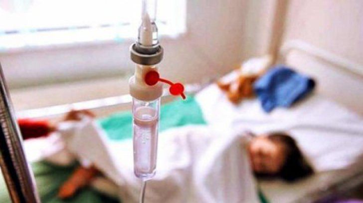 O fetiță a ajuns la spital după ce a băut accidental benzină