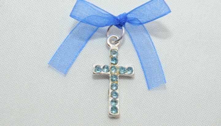 Ce se întâmplă dacă purtăm cruciuliță la gât? Adevărul neștiut despre acest lucru