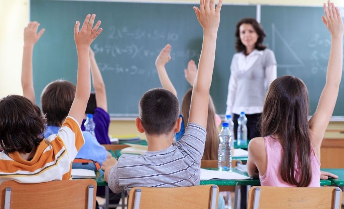 Elevilor li se pregătește ceva. Cum poate fi depistat un fake news!