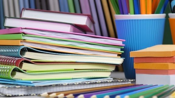 Rechizite și echipament de sport pentru toți elevii, anunță Ministerul Educației