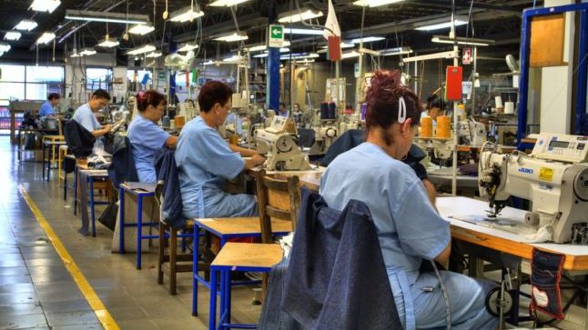 Fabrică de confecții din Hunedoara, închisă. Jumătate dintre angajați au  Covid-19