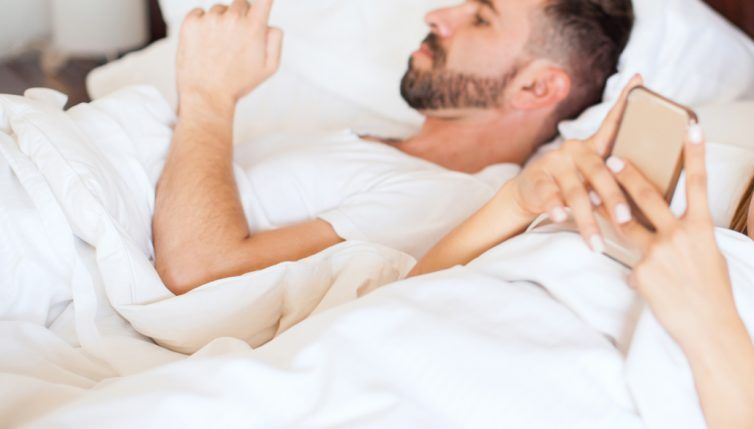 Ce fac românii prima oară dimineața, după ce se scoală?