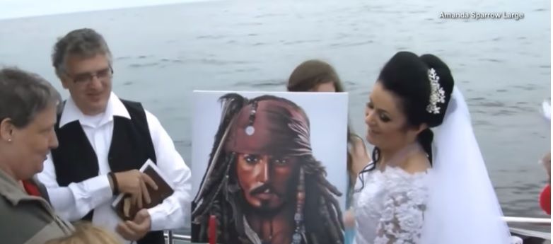 S-a măritat cu fantoma unui pirat mort, apoi a divorţat