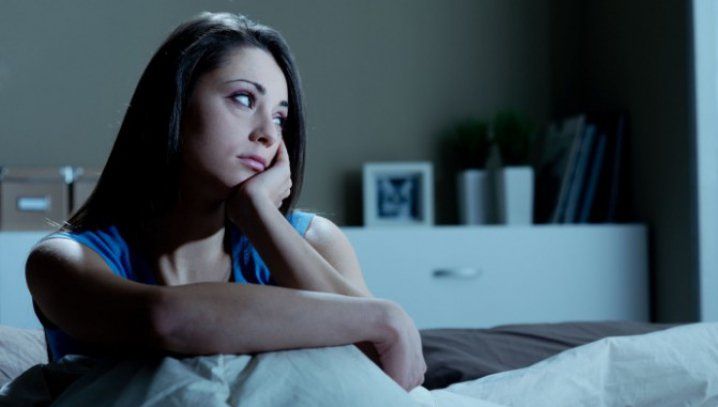 Te întrebi de ce nu dormi noaptea? Iată care sunt alimentele care provoacă insomnii