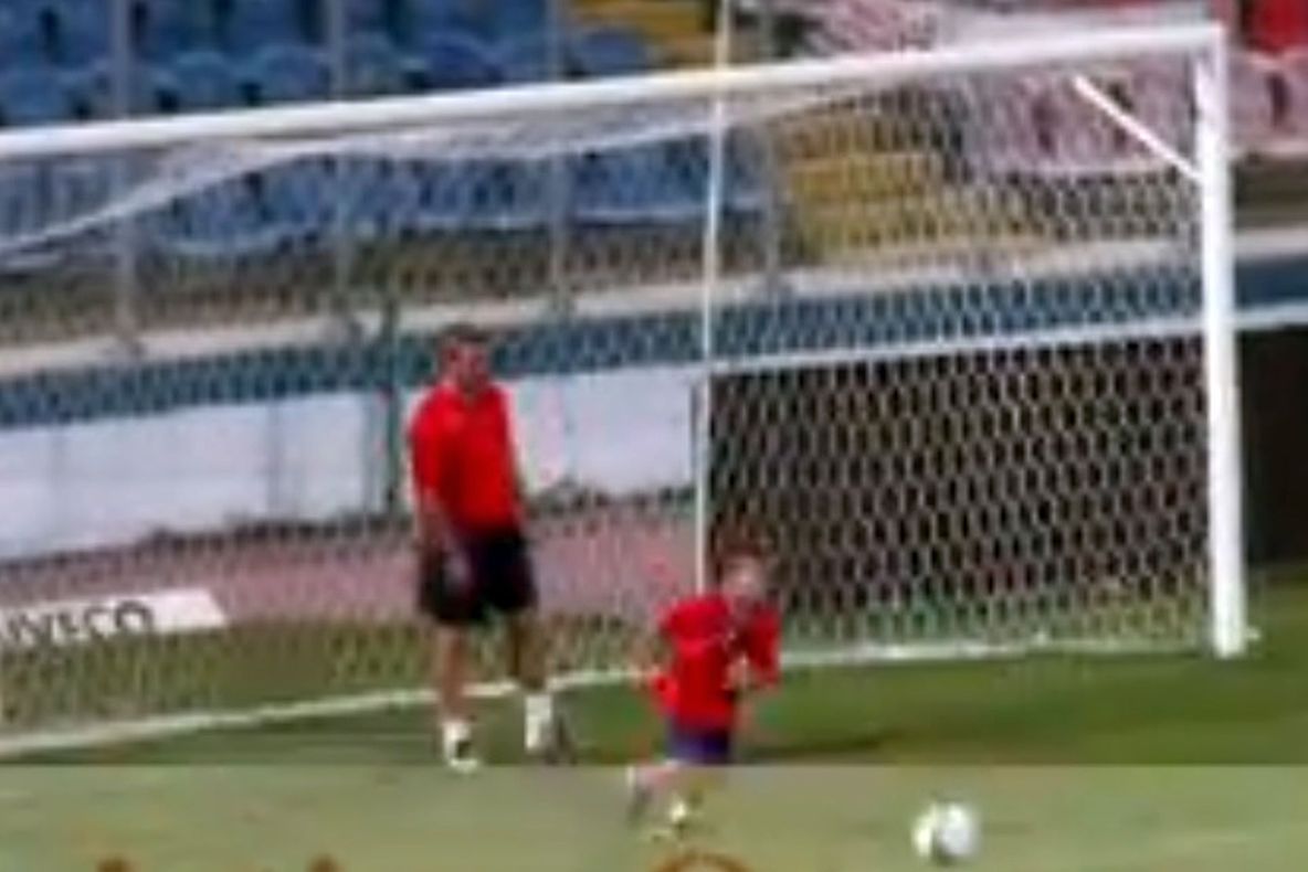 Imagini senzaționale! Ce făceau Ianis Hagi și Gică Hagi pe stadionul Steaua în 2007!