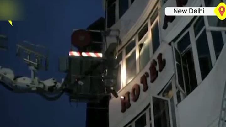 Incendiu puternic într-un hotel unde urma să aibă loc o nuntă: Cel puţin 17 morţi